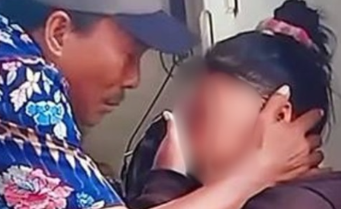 Kejadian kekerasan dalam rumah tangga (KDRT) merupakan fenomena yang mengkhawatirkan dan sering kali menjadi sorotan publik. Di Bolangitang Timur, Kabupaten Bolaang Mongondow Utara (Bolmut), sebuah peristiwa tragis menggemparkan masyarakat ketika seorang ayah terpaksa menghadapi kenyataan pahit bahwa anaknya menjadi korban KDRT. Berita tersebut tidak hanya menggugah empati, tetapi juga menyiratkan perlunya perhatian dan tindakan nyata terhadap isu KDRT yang semakin meningkat. Pelaku yang diduga melakukan tindakan kejam tersebut kini telah ditetapkan sebagai tersangka, menambah dramatis suasana yang sudah penuh ketegangan ini. 1. Latar Belakang KDRT di Indonesia Kekerasan dalam rumah tangga bukanlah hal baru di Indonesia. Menurut data dari Komisi Nasional Perempuan, kasus KDRT terus menunjukkan angka yang mengkhawatirkan dari tahun ke tahun. KDRT dapat terjadi dalam berbagai bentuk, mulai dari kekerasan fisik, psikis, seksual, hingga penelantaran ekonomi. Hal ini sering kali disebabkan oleh faktor budaya, norma sosial, dan kurangnya pemahaman tentang hak-hak asasi manusia, terutama di kalangan masyarakat yang masih memegang kuat tradisi patriarki. Di Bolmut, fenomena ini menunjukkan adanya kerentanan yang mengkhawatirkan. Masyarakat di daerah ini umumnya memiliki pola pikir yang menganggap bahwa masalah rumah tangga adalah urusan pribadi. Ini membuat banyak korban merasa terjebak dan tidak berdaya, sehingga enggan untuk melapor. Selain itu, stigma sosial yang melekat pada korban KDRT sering kali memperparah keadaan, membuat mereka merasa terasing dan tidak mendapat dukungan dari lingkungan sekitar. KDRT juga memiliki dampak yang luas dan mendalam, tidak hanya bagi korban, tetapi juga bagi anak-anak yang tumbuh dalam lingkungan yang penuh dengan kekerasan. Dalam banyak kasus, anak-anak yang menyaksikan atau mengalami kekerasan dalam rumah tangga cenderung mengalami trauma yang berkepanjangan, yang dapat mempengaruhi perkembangan psikologis dan emosional mereka. Ini menciptakan siklus kekerasan yang sulit untuk diputus. Kesadaran akan pentingnya pendidikan gender dan pembentukan pola pikir yang sehat dalam keluarga menjadi sangat penting untuk mencegah terjadinya KDRT. Dalam konteks hukum, Indonesia telah mengeluarkan berbagai regulasi untuk menangani masalah KDRT, salah satunya adalah Undang-Undang Nomor 23 Tahun 2004 tentang Penghapusan Kekerasan Dalam Rumah Tangga. Namun, implementasinya masih menghadapi banyak tantangan, mulai dari kurangnya penegakan hukum yang tegas hingga stigma sosial yang melekat pada korban. Oleh karena itu, penting bagi semua pihak untuk bersinergi dalam mengatasi masalah ini dan memberikan dukungan bagi korban KDRT, seperti yang dialami oleh anak dari ayah yang kini berduka di Bolmut. 2. Kasus KDRT di Bolmut: Kronologi dan Reaksi Masyarakat Kisah memilukan ini bermula ketika seorang remaja perempuan di Bolmut menjadi korban kekerasan dari pasangan hidupnya. Kasus ini terungkap setelah korban melaporkan tindakan kekerasan yang dialaminya ke pihak berwajib. Menurut keterangan saksi dan keluarga, korban sering kali mengalami intimidasi dan penyiksaan fisik dari pelaku, yang merupakan mantan pacar yang seharusnya memberikan perlindungan, bukan mengancam keselamatannya. Reaksi masyarakat terhadap kasus ini bervariasi. Sebagian besar merasa marah dan prihatin, sementara lainnya merasa skeptis terhadap sistem hukum yang ada. Banyak orang tua di lingkungan sekitar mulai memperhatikan perilaku anak-anak mereka dan berupaya untuk menciptakan suasana yang aman di rumah. Namun, stigma terhadap korban masih menjadi hambatan besar. Beberapa warga berpendapat bahwa ini adalah masalah pribadi yang seharusnya tidak perlu dibawa ke ranah publik, sehingga menciptakan ketidakpastian bagi korban untuk melaporkan tindakan kekerasan yang mereka alami. Kronologi kejadian menunjukkan bahwa pelaku tidak hanya melakukan kekerasan fisik, tetapi juga kekerasan emosional yang membuat korban merasa tertekan dan terpuruk. Korban sering kali diisolasi dari keluarga dan teman-temannya, sehingga kehilangan dukungan sosial yang seharusnya menjadi tempat berlindungnya. Hal ini memperburuk kondisi psikologis korban, yang semakin merasa terjebak dalam hubungan yang menyakitkan. Setelah penetapan tersangka, masyarakat mulai mendiskusikan pentingnya edukasi tentang KDRT dan hak-hak asasi manusia. Banyak yang berpendapat bahwa langkah preventif harus diambil untuk mengedukasi generasi muda agar tidak terjebak dalam siklus kekerasan ini. Masyarakat juga mulai membuka diri untuk mendukung korban, dengan mendirikan kelompok-kelompok diskusi dan menyediakan informasi tentang layanan psikologis dan hukum yang dapat diakses oleh korban KDRT. 3. Dampak Psikologis KDRT terhadap Korban Kekerasan dalam rumah tangga tidak hanya menyisakan bekas fisik, tetapi juga dampak psikologis yang mendalam bagi korban. Korban sering kali mengalami gejala depresi dan kecemasan yang berkepanjangan, bahkan setelah kekerasan berakhir. Rasa rendah diri, rasa bersalah, dan ketidakberdayaan menjadi teman akrab bagi mereka yang pernah mengalami KDRT. Hal ini sangat mencolok pada korban yang masih berusia muda, seperti yang terjadi pada remaja perempuan di Bolmut. Trauma yang diakibatkan oleh KDRT dapat berpengaruh pada perkembangan mental dan emosional anak. Banyak korban yang tumbuh dengan ketidakpercayaan terhadap orang lain, sulit untuk menjalin hubungan yang sehat, dan merasa terasing dari masyarakat. Dalam jangka panjang, mereka mungkin mengalami masalah dalam berfungsi secara sosial dan profesional. Penanganan trauma ini memerlukan waktu dan bantuan dari profesional, yang kerap kali tidak tersedia bagi korban di daerah terpencil. Dampak psikologis ini juga dapat menyebabkan masalah kesehatan yang lebih luas. Penelitian menunjukkan bahwa korban KDRT cenderung memiliki risiko lebih tinggi untuk mengalami gangguan fisik, seperti penyakit jantung dan masalah pencernaan. Kesehatan mental yang terganggu dapat mengarah pada penggunaan zat adiktif sebagai cara untuk mengatasi rasa sakit yang dialami. Oleh karena itu, sangat penting bagi korban untuk mendapatkan dukungan dari tenaga kesehatan yang profesional. Masyarakat di Bolmut kini mulai memahami pentingnya dukungan psikologis bagi korban KDRT. Beberapa organisasi non-pemerintah mulai berperan aktif dalam menyebarluaskan informasi dan memberikan dukungan bagi korban. Upaya ini diharapkan dapat membantu korban untuk mendapatkan perawatan yang mereka butuhkan dan memfasilitasi proses penyembuhan. Kesadaran akan dampak psikologis dari KDRT perlu ditingkatkan agar lebih banyak orang mau terlibat dalam upaya pencegahan kekerasan di dalam rumah tangga. 4. Langkah Hukum dan Dukungan untuk Korban KDRT Setelah penetapan tersangka, proses hukum terhadap pelaku pun berjalan. Pihak kepolisian menangani kasus ini dengan serius dan berupaya untuk memberikan keadilan bagi korban. Proses hukum yang transparan dan akuntabel sangat penting untuk memberikan rasa aman bagi korban dan masyarakat secara umum. Namun, sering kali, korban merasa tertekan saat harus menghadapi proses hukum yang panjang dan melelahkan. Dalam upaya memberikan dukungan bagi korban, berbagai lembaga sosial dan pemerintah perlu bersinergi. Penyediaan layanan pendampingan hukum, psikologis, dan tempat berlindung sementara menjadi langkah-langkah penting dalam mendukung korban KDRT. Banyak daerah di Indonesia masih minim akan akses terhadap layanan ini, sehingga korban sering kali merasa sendirian dalam perjuangan mereka. Di Bolmut, diharapkan adanya dukungan dari pemerintah lokal dan organisasi non-pemerintah untuk meningkatkan aksesibilitas layanan tersebut. Pendidikan masyarakat tentang hak-hak korban juga menjadi hal yang sangat penting. Korban KDRT perlu diberdayakan agar mereka mengetahui hak-hak mereka dan bagaimana cara untuk melindungi diri. Sosialisasi mengenai UU Penghapusan Kekerasan Dalam Rumah Tangga diharapkan dapat membantu korban untuk memahami langkah-langkah yang dapat diambil jika mereka mengalami kekerasan. Kesadaran akan pentingnya dukungan bagi korban KDRT harus ditanamkan sejak dini dalam masyarakat. Edukasi tentang hubungan yang sehat, pengenalan tanda-tanda kekerasan, dan pentingnya komunikasi yang baik dalam keluarga dapat menjadi langkah preventif yang efektif. Dengan demikian, diharapkan kasus-kasus KDRT seperti yang terjadi di Bolmut tidak akan terulang lagi di masa depan. Kesimpulan Kisah seorang ayah di Bolmut yang menangis melihat anaknya menjadi korban KDRT merupakan pengingat akan pentingnya perhatian kita terhadap isu kekerasan dalam rumah tangga. KDRT bukan hanya masalah pribadi, melainkan fenomena sosial yang perlu ditangani secara kolektif. Edukasi masyarakat, dukungan psikologis, dan langkah hukum yang tegas menjadi kunci untuk mengatasi masalah ini. Kita semua memiliki peran dalam menciptakan lingkungan yang aman dan sehat bagi setiap individu, terutama bagi mereka yang rentan menjadi korban. Melalui kesadaran dan tindakan bersama, diharapkan kita dapat memutus siklus kekerasan dan memberikan dukungan bagi korban KDRT agar mereka dapat pulih dan melanjutkan hidup dengan baik. Keberanian untuk melapor, dukungan dari masyarakat, dan sistem hukum yang responsif adalah elemen-elemen penting dalam upaya ini. Mari bersama-sama berjuang untuk menghapuskan KDRT dan menciptakan dunia yang lebih baik bagi semua.